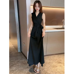赫本風無袖v領黑色連衣裙女夏季新款高級感法式綁帶收腰絕美長裙