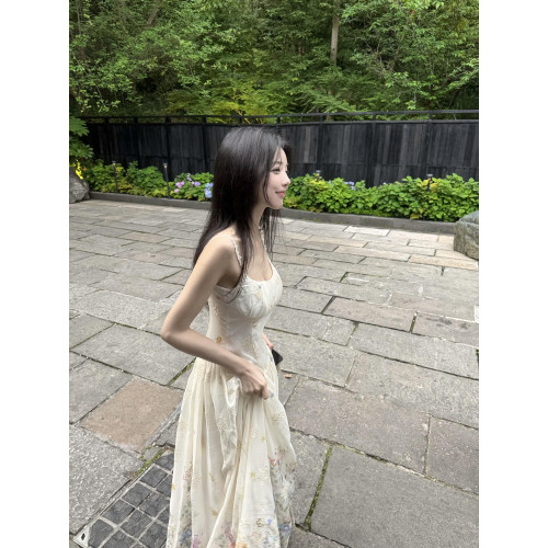 【秘鏡花園】重工刺綉吊帶連衣裙女度假風收腰顯瘦海邊絕美長裙子