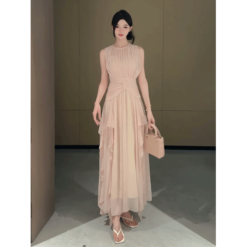 法式高級感粉色掛脖無袖連衣裙女夏季小衆設計感荷葉邊收腰長裙子