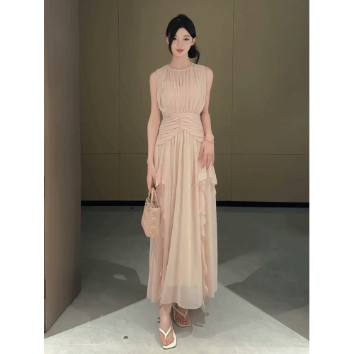 法式高級感粉色掛脖無袖連衣裙女夏季小衆設計感荷葉邊收腰長裙子