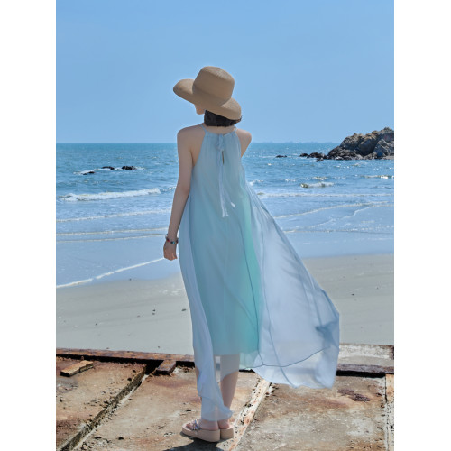 三亞海邊度假連衣裙女夏寬松溫柔雪紡超仙霧霾藍色掛脖吊帶沙灘裙