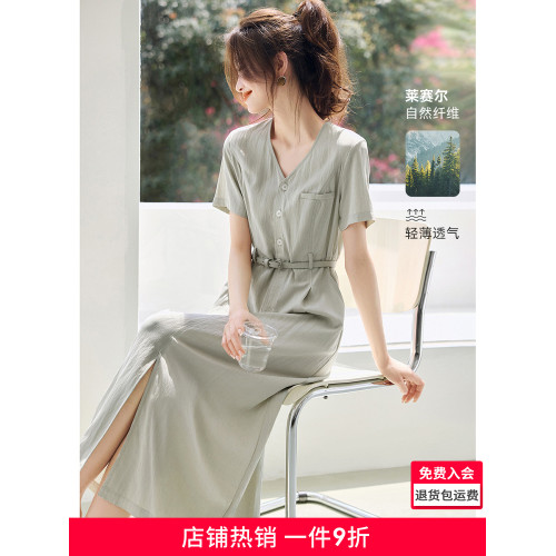 沫晗依美隨性高級感氣質連衣裙2025春季新款V領顯瘦短袖連衣裙女