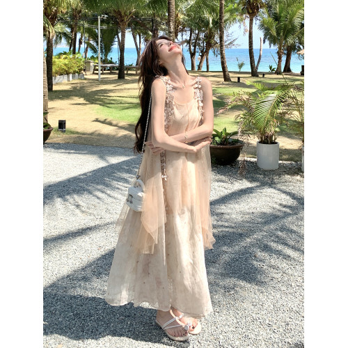 法式超仙吊帶連衣裙女夏季新款高級感顯瘦三亞海邊度假風沙灘長裙