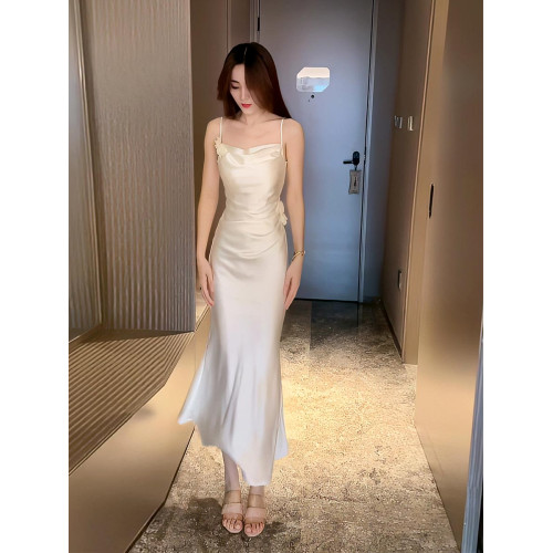 法式蕩領緞面吊帶連衣裙女夏季2025新款高級感修身性感氣質長裙子