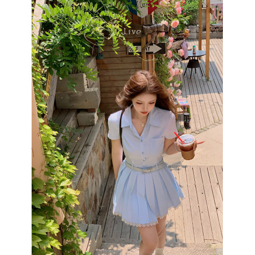 Onelady 短袖條紋蕾絲拼接百褶襯衫裙女2025夏新款收腰短款連衣裙