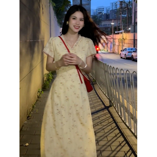 法式黃色v領碎花短袖連衣裙子女裝夏季2025新款夏日絕美收腰長裙