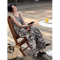 2025新款法式吊帶水墨畫碎花沙灘連衣裙女夏季外穿質感高級感氣質