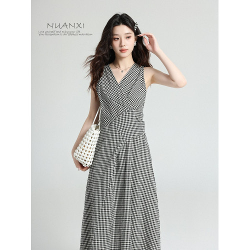 暖兮NUANXI法式氣質紅色格子掛脖連衣裙女2025夏新款收腰顯瘦長裙