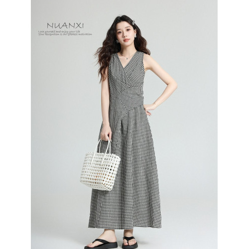 暖兮NUANXI法式氣質紅色格子掛脖連衣裙女2025夏新款收腰顯瘦長裙