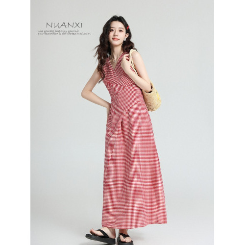 暖兮NUANXI法式氣質紅色格子掛脖連衣裙女2025夏新款收腰顯瘦長裙