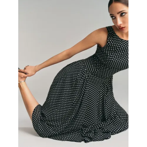 歸己-新款reformation無袖黑色波點赫本風連衣裙收腰長裙顯瘦女夏 歸己-新款reformation無袖黑色波點赫本風連衣裙收腰長裙顯瘦女夏