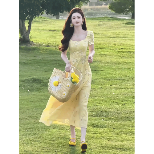 法式氣質方領蝴蝶提花鏤空連衣裙女2025夏季新款收腰顯瘦絕美長裙