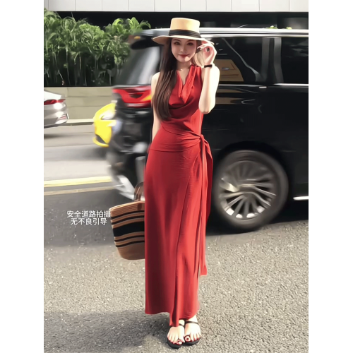 法式紅色蕩領無袖掛脖連衣裙女夏季高級感純欲修身收腰綁帶長裙子