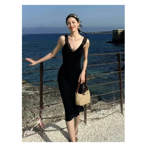 鍾楚曦同款黑色蕾絲拼接吊帶連衣裙女2025夏季新款修身顯瘦中長裙