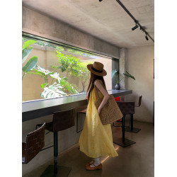 法式溫柔風黃色提花掛脖無袖連衣裙女春夏2025新款氣質海邊度假裙