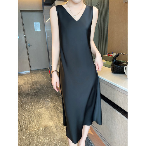 三醋酸緞面吊帶連衣裙女高級感真絲長裙純色V領吊帶裙寬肩帶裙子