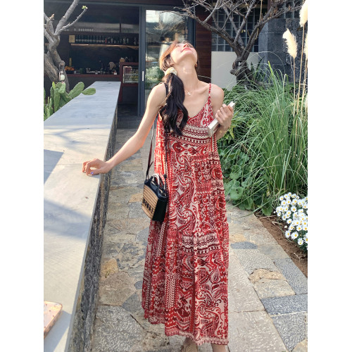 紅色度假風波西米亞印花吊帶連衣裙女2025新款夏日高級感雪紡長裙