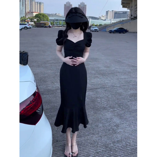 2025夏季新款法式赫本風小黑裙修身顯瘦方領長裙黑色魚尾連衣裙女