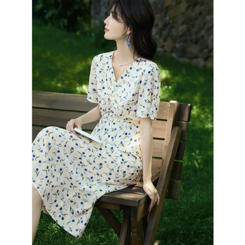 XWI訢未法式優雅V領碎花連衣裙女夏海邊度假風穿搭掐腰氣質茶歇裙
