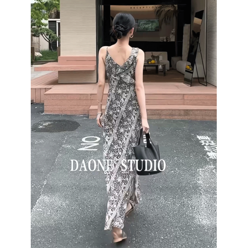 法式度假風荷葉邊印花吊帶連衣裙女2025夏季新款氣質顯瘦V領長裙