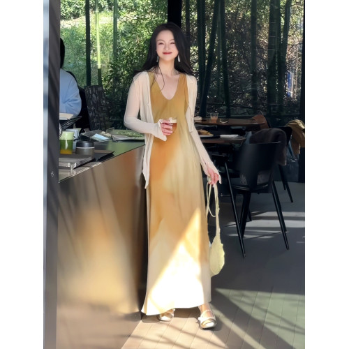 法式U領設計師款連衣裙女2025夏季收腰顯瘦暈染吊帶裙顯瘦長裙