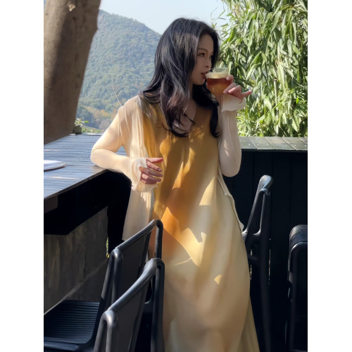 法式U領設計師款連衣裙女2025夏季收腰顯瘦暈染吊帶裙顯瘦長裙