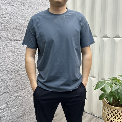 龍鱗戰衣！背部雷射沖孔透氣涼感透氣夏季運動休閒通勤短袖男T恤