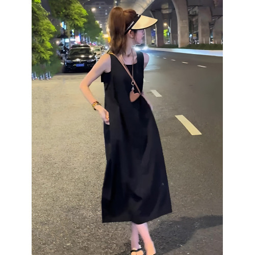 法式設計感黑色露背氣質無袖背心連衣裙赫本風後開叉寬松遮肚長裙