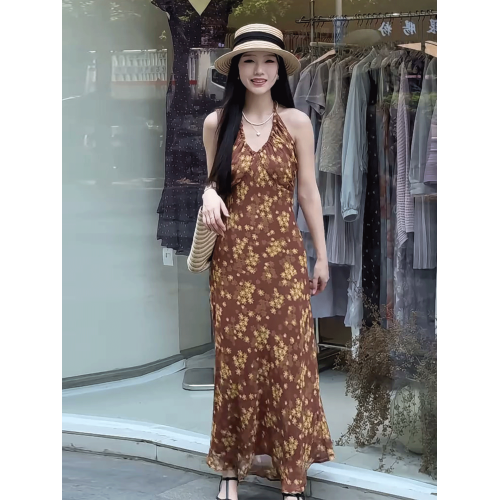 掛脖無袖印花海邊度假風連衣裙女2025年夏季新款韓系收腰顯瘦長裙