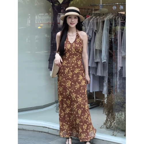 掛脖無袖印花海邊度假風連衣裙女2025年夏季新款韓系收腰顯瘦長裙