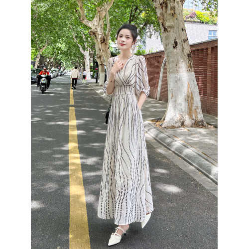 法式條紋連衣裙女2025年新款夏季韓版小個子設計感收腰顯瘦過膝裙