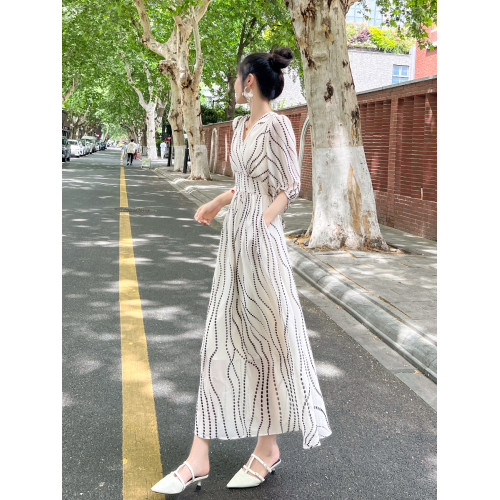 法式條紋連衣裙女2025年新款夏季韓版小個子設計感收腰顯瘦過膝裙