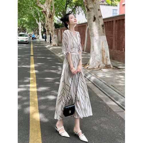 法式條紋連衣裙女2025年新款夏季韓版小個子設計感收腰顯瘦過膝裙