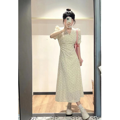 法式V領雪紡碎花連衣裙女夏季2025新款收腰顯瘦中長款泡泡袖裙子