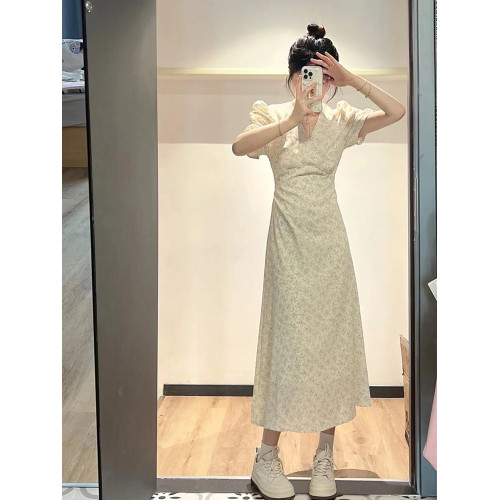 法式V領雪紡碎花連衣裙女夏季2025新款收腰顯瘦中長款泡泡袖裙子