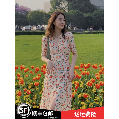 法式復古開叉連衣裙女夏季2025新款V領氣質絕美顯瘦碎花茶歇裙子