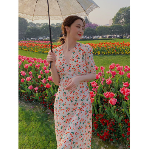 法式復古開叉連衣裙女夏季2025新款V領氣質絕美顯瘦碎花茶歇裙子