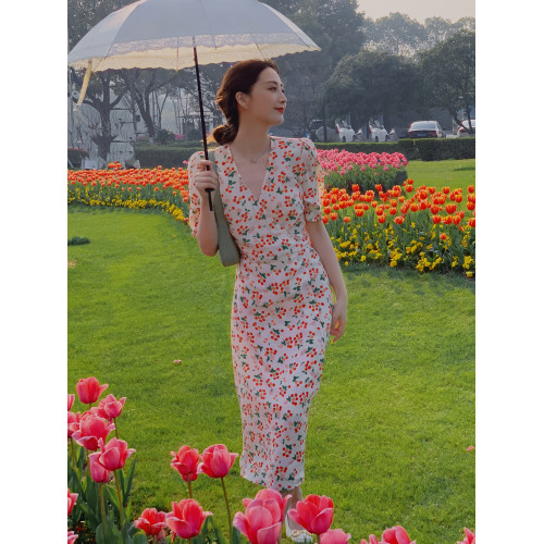法式復古開叉連衣裙女夏季2025新款V領氣質絕美顯瘦碎花茶歇裙子
