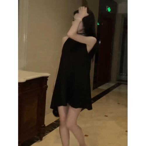 法式赫本風小黑裙子高級感氣質女神範性感顯瘦黑色掛脖連衣裙夏季