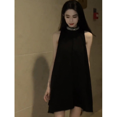 法式赫本風小黑裙子高級感氣質女神範性感顯瘦黑色掛脖連衣裙夏季