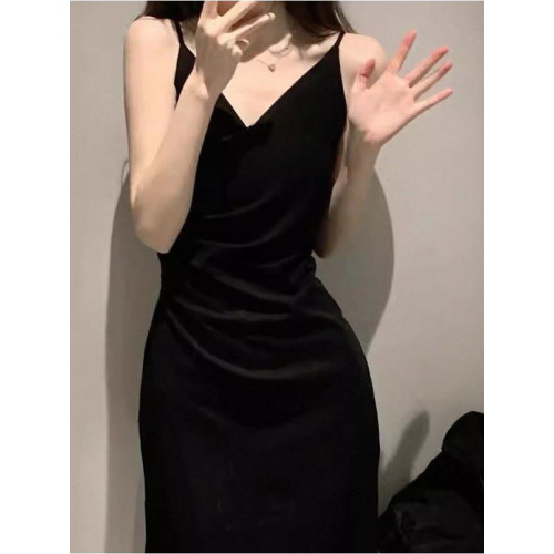 赫本法式聚會晚禮服連衣裙女裝夏季風小黑禦姐輕熟感吊帶裙子