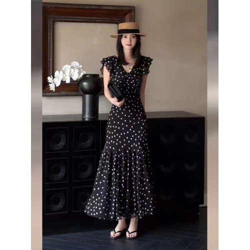 法式v領連衣裙子女夏季2025新款收腰顯瘦高級感氣質無袖背心長裙