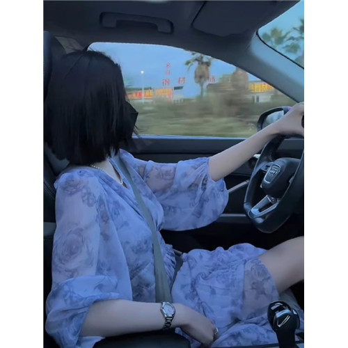 XZOXZO2025新款法式茶歇初戀女神範收腰顯瘦藍色碎花連衣裙女夏季