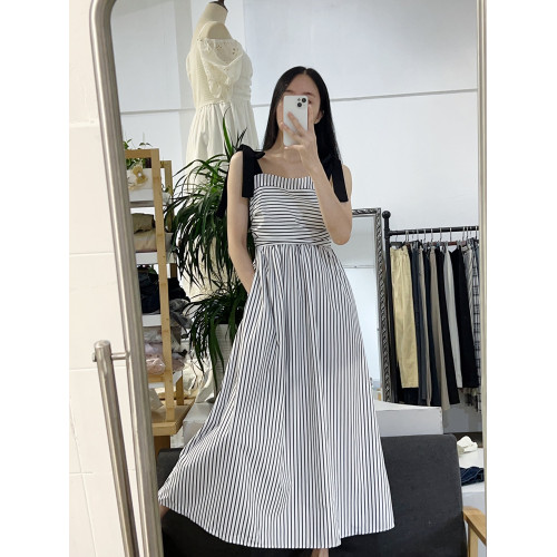 吊帶連衣裙女2024夏季新款減齡小衆設計感收腰顯瘦中長款背帶裙子