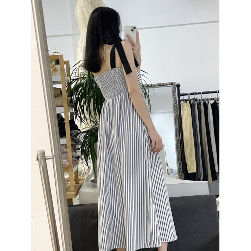 吊帶連衣裙女2024夏季新款減齡小衆設計感收腰顯瘦中長款背帶裙子