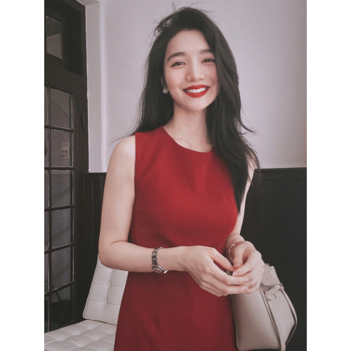 沫晗依美慵懶掐腰休閒寬松量感T恤後開叉連衣裙2025夏季新款長裙