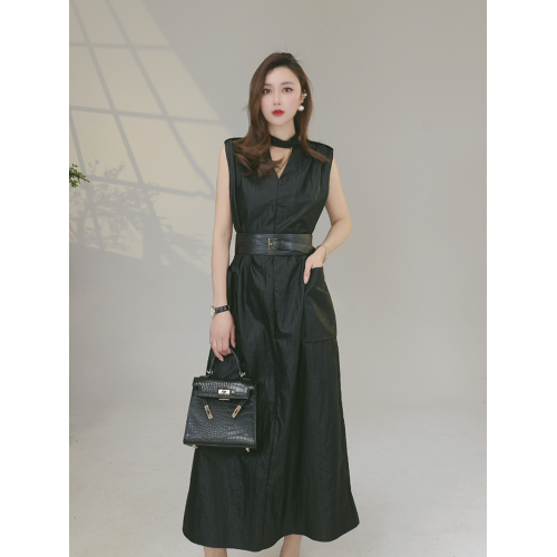 法式設計感無袖優雅V領連衣裙女2025夏季新款收腰顯瘦氣質小黑裙