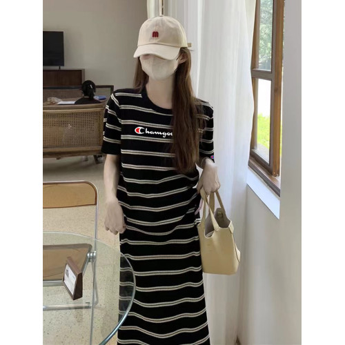 冠軍淩譽短袖條紋連衣裙女2025新款夏季寬松顯瘦直筒過膝T恤裙子