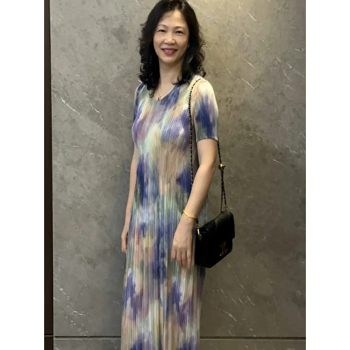 時尚媽媽裝高彈力褶皺夏季薄款印花連衣裙25新款三宅設計減齡裙子
