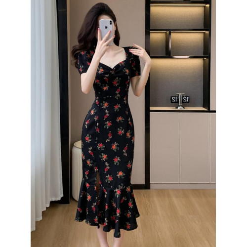 法式V領氣質碎花開叉連衣裙女夏季新款修身泡泡袖顯瘦包臀魚尾裙